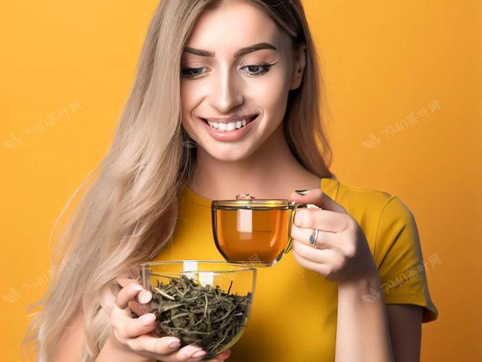 泡茶时盖上盖子茶叶是否会变黄啊怎么回事