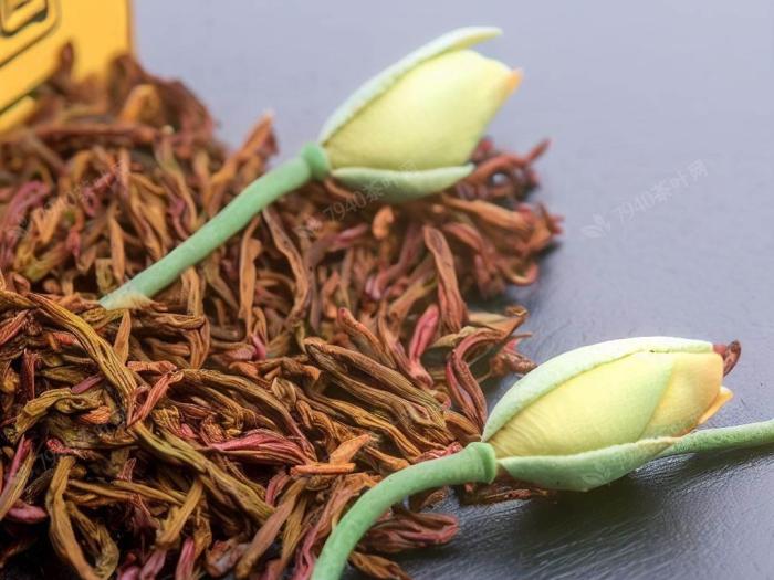 生茶有一层绿色的粉是什么茶叶